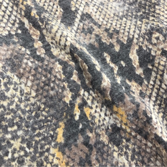 EUC! We The Free Snake Print Tee Size Small - Picture 7 of 9